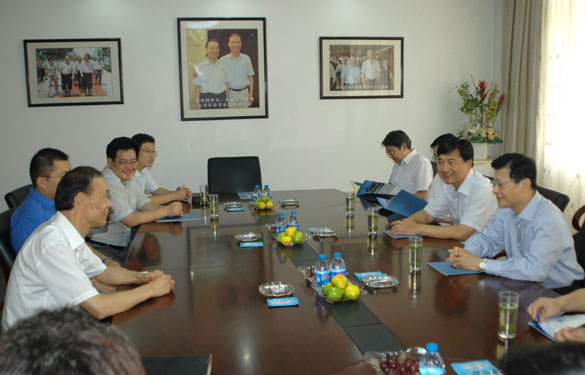 江蘇銀行董事長(zhǎng)黃志偉來江蘇上上電纜集團(tuán)考察