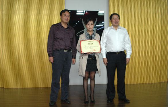 江蘇上上電纜集團(tuán)在“華朋杯”經(jīng)信系統(tǒng)首屆迎國慶職工歌詠比賽中獲得佳績(jī)