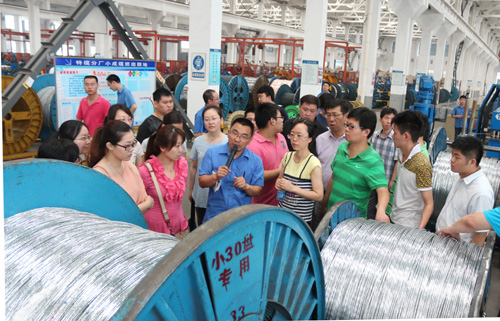 7月13日，國家電線電纜質(zhì)量監(jiān)督檢測中心工作人員一行30余人來上上電纜參觀學(xué)習(xí)